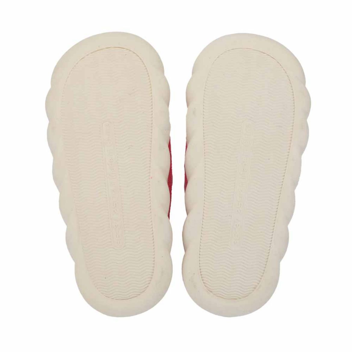 Close-up of the soft footbed of cloud slides for ultimate comfort