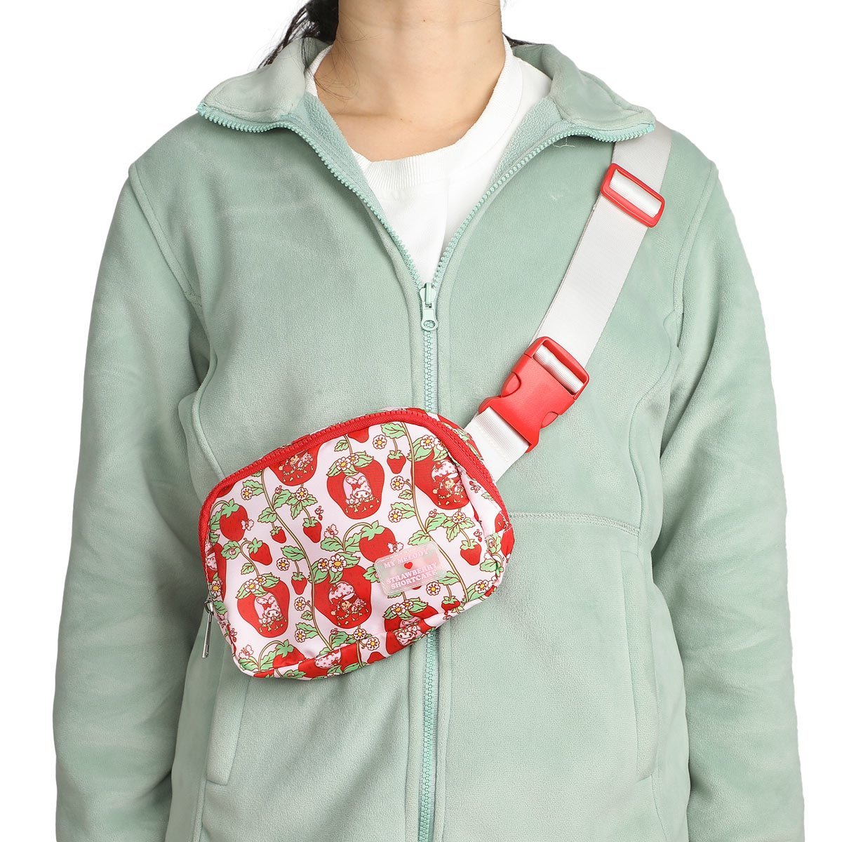 Close-up of zipper and adjustable strap for fit versatility