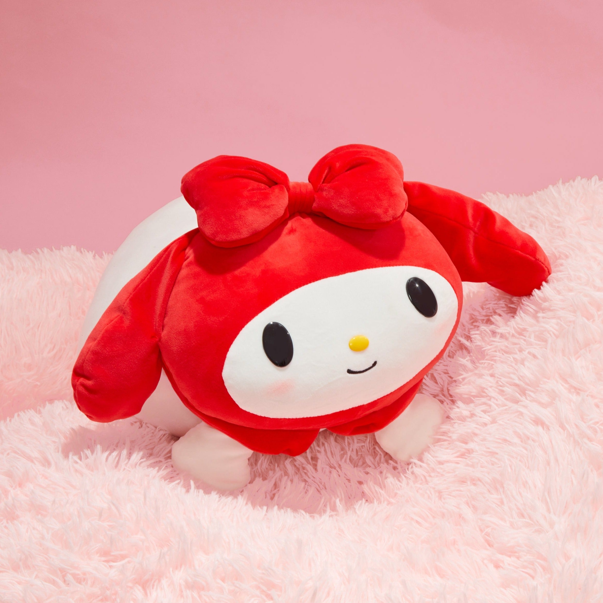 Close-up of the cinnamon roll Sanrio plushs embroidered face