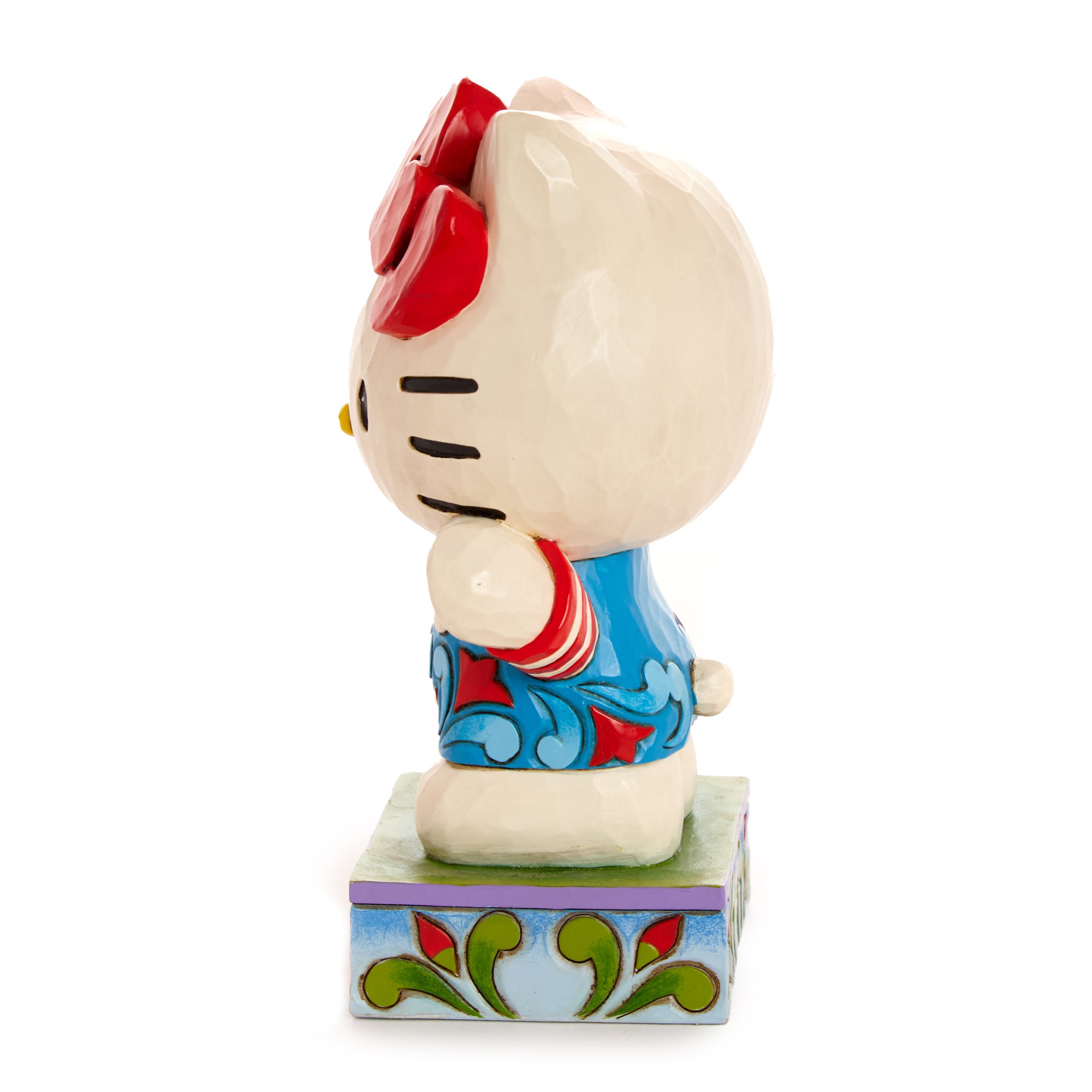 Close-up on figurines hello kitty showing hand-painted quilt motifs, best for collectors and fans