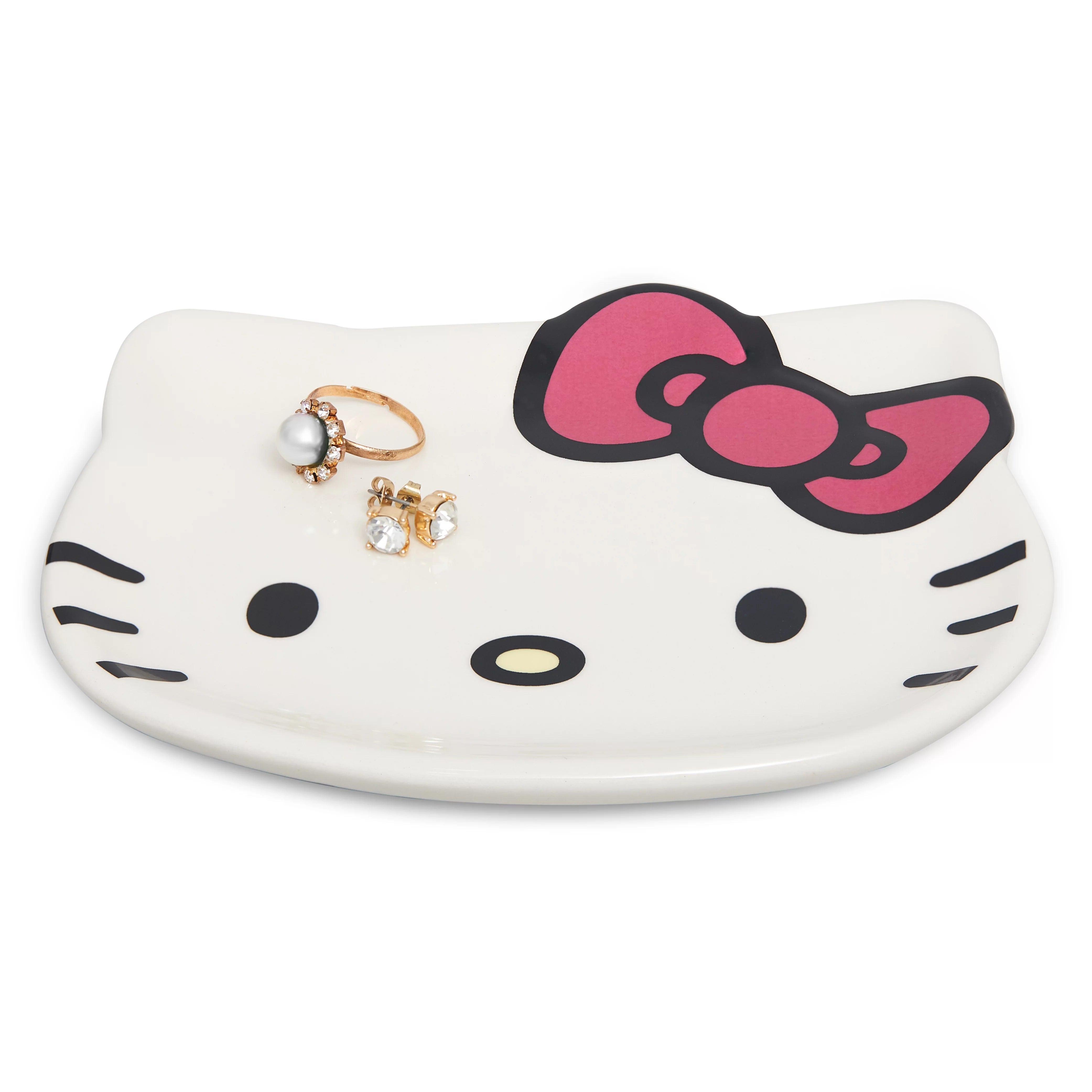 Close-up of Hello Kittys face on the ceramic dish, showcasing its vibrant colors