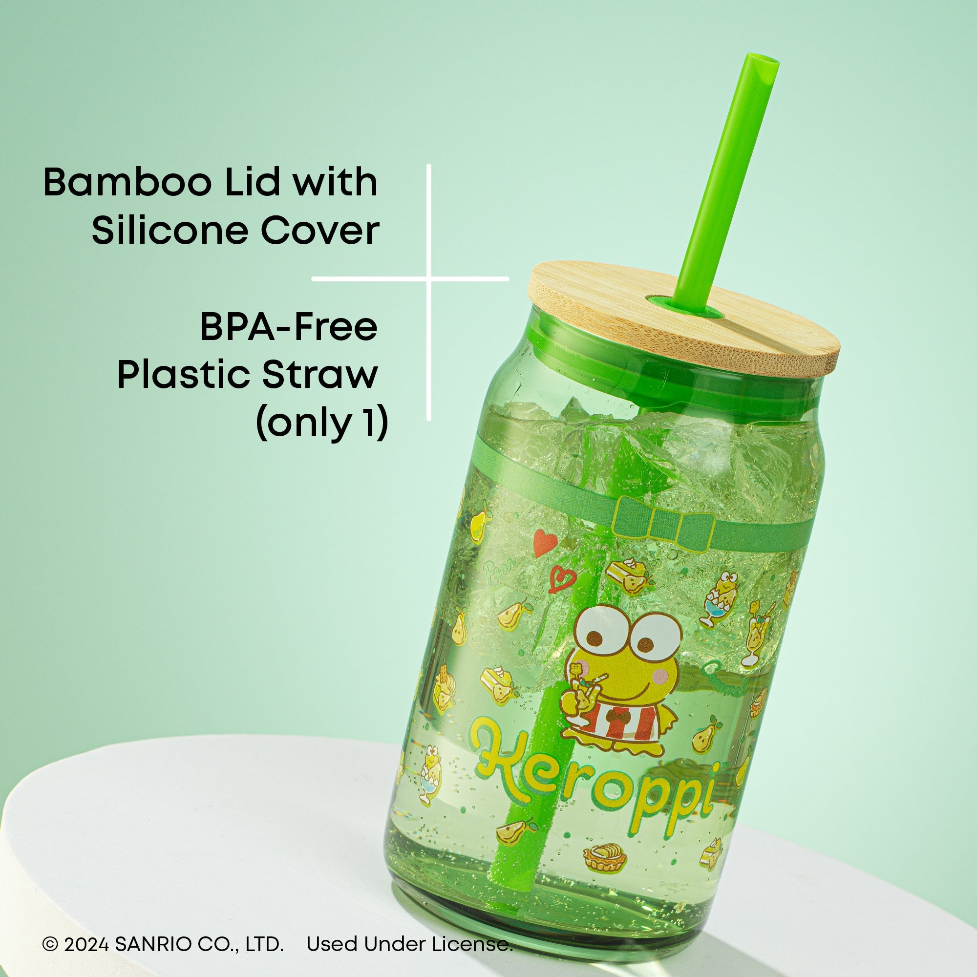 Close-up of the bamboo lid and reusable straw for the glass tumbler