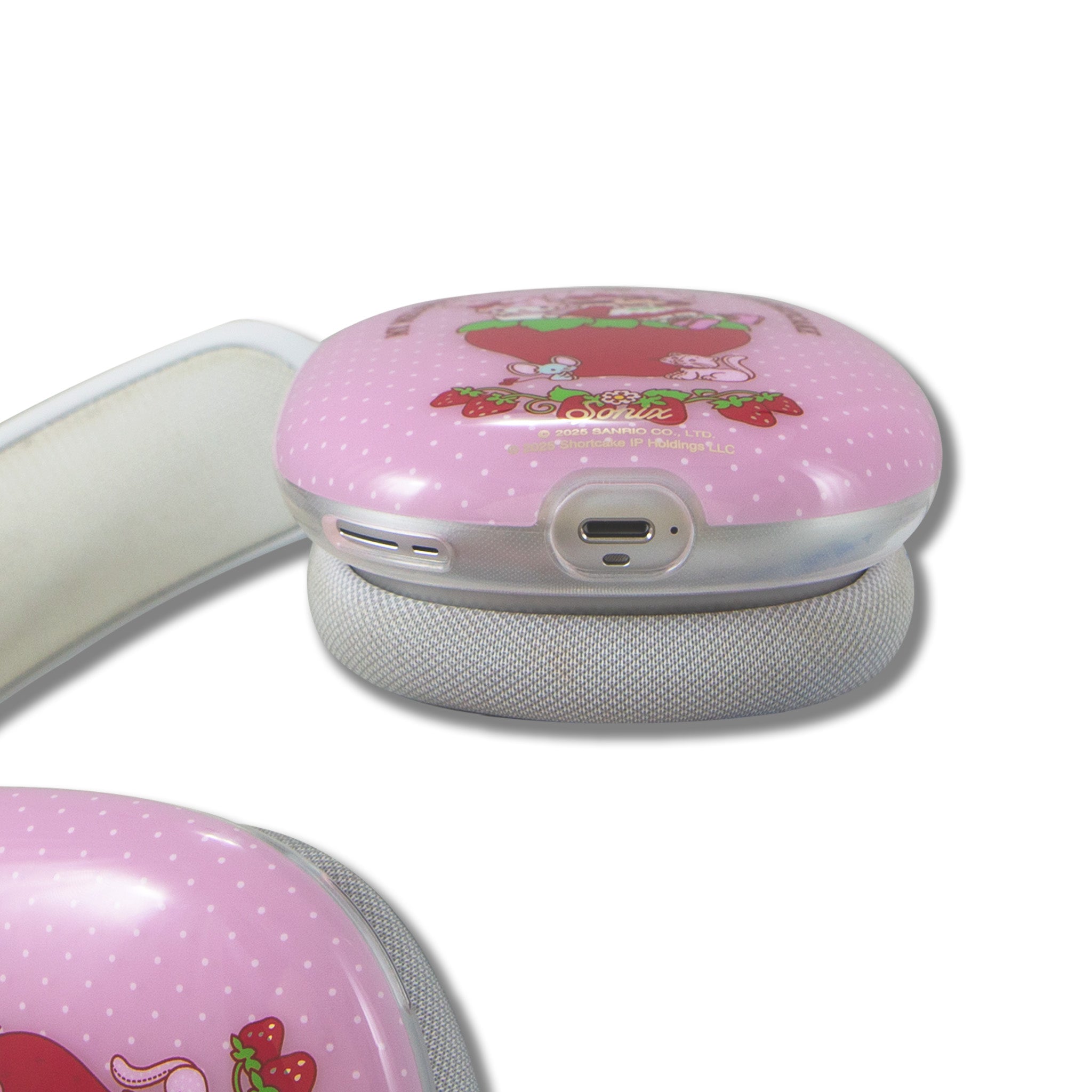 Side view of the AirPods Max cover showing slim profile and scratch-resistant shell.
