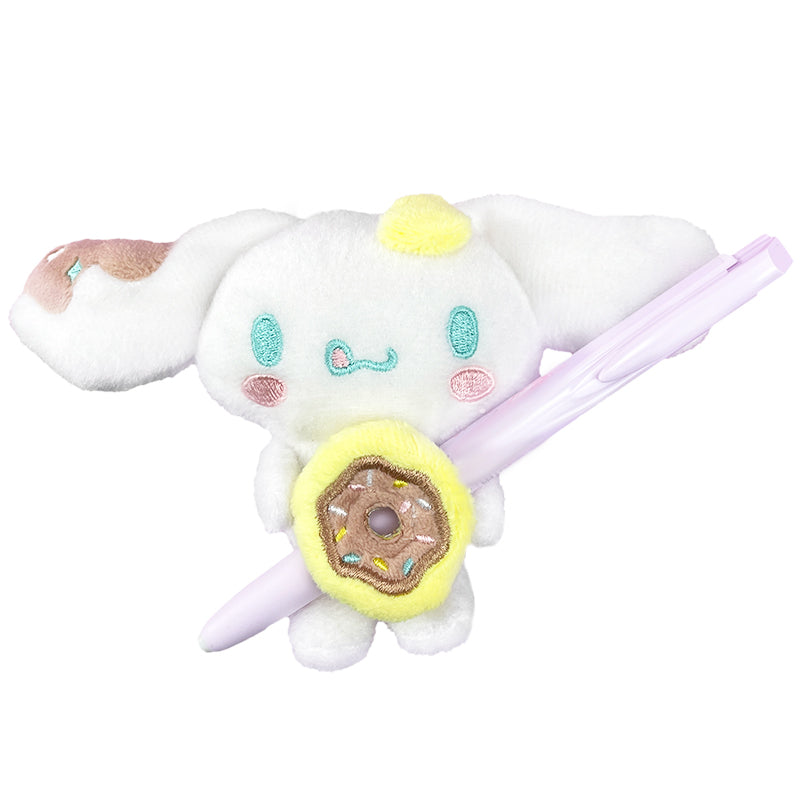 Close-up of loop attachment on Cinnamoroll plush bag buddy