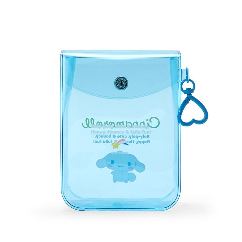 Heart-shaped carabiner attached to the Cinnamoroll accessory.