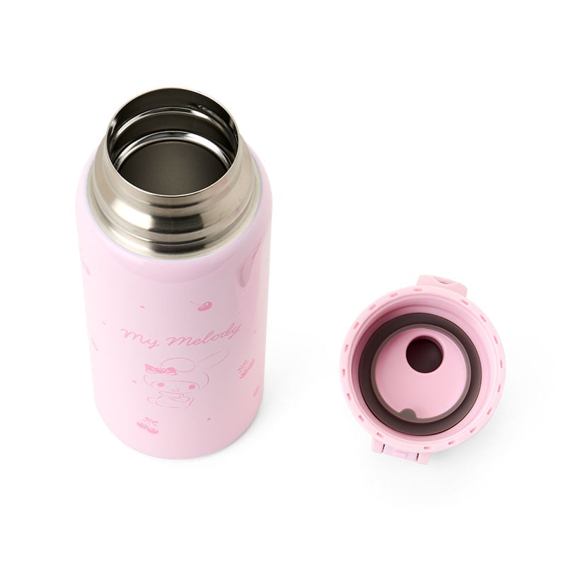 Close-up of removable gasket and double-walled design for easy cleaning