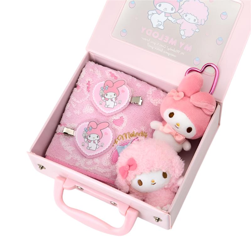 Close-up of the snap closure on the My Melody mini storage suitcase.